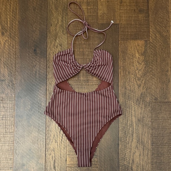 New ZULU & ZEPHYR PLUM STRIPE HALTER ONE PIECE - Picture 2 of 9